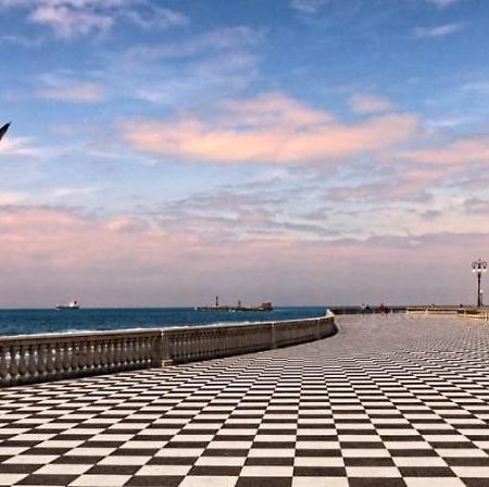 Il Porto Di Ale E Kat Hotel Ливорно Екстериор снимка
