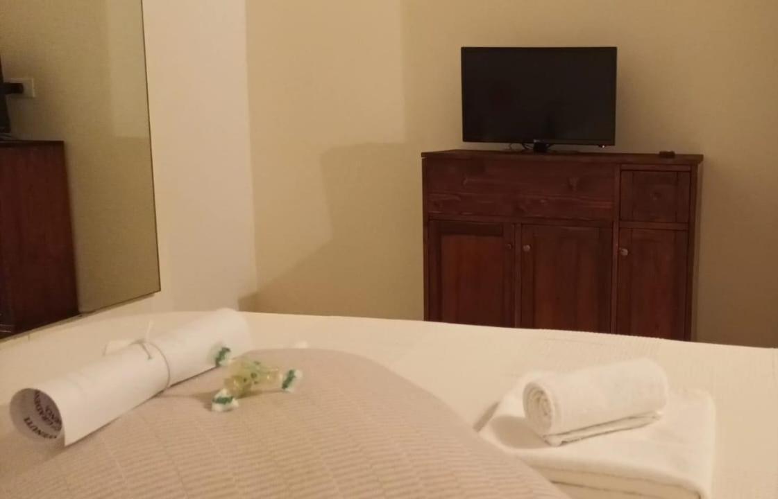 Il Porto Di Ale E Kat Hotel Ливорно Екстериор снимка