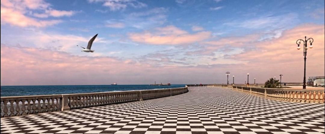 Il Porto Di Ale E Kat Hotel Ливорно Екстериор снимка
